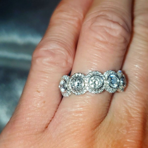 Diamond Ring - Picture 5 of 11